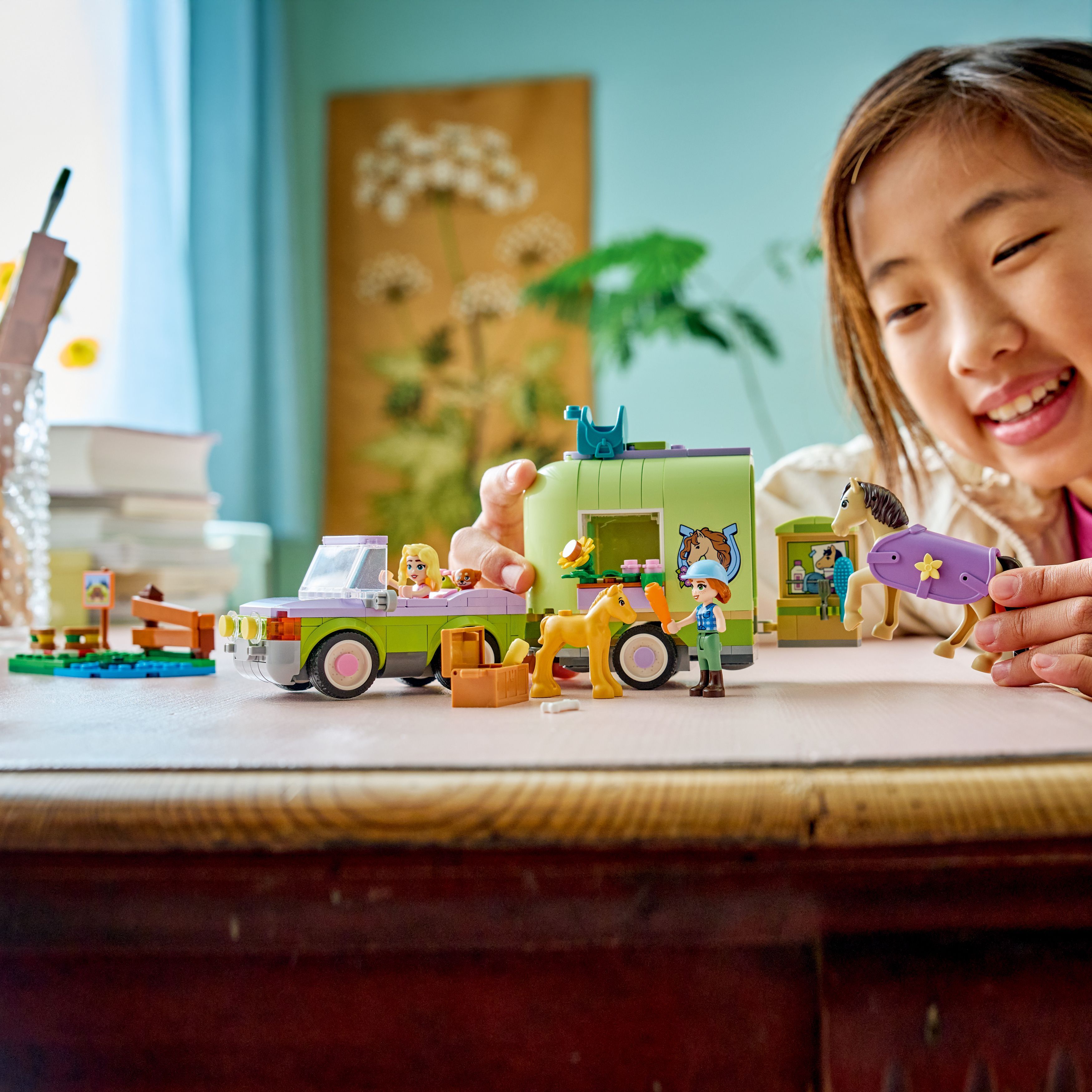 LEGO Конструктор LEGO Friends Причіп для коня та коня