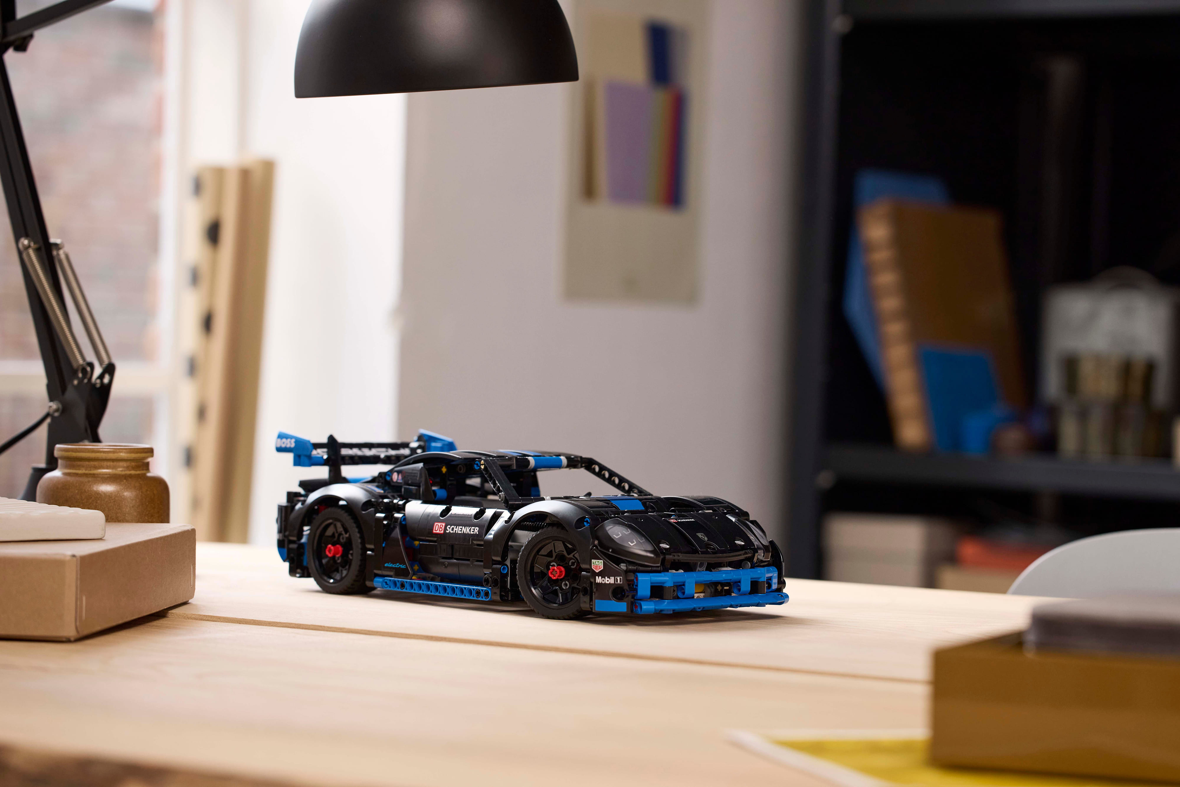 LEGO Конструктор Technic Автомобіль для перегонів Porsche GT4 e-Performance