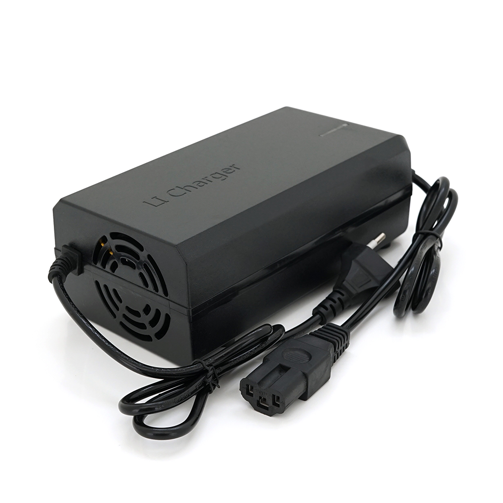 Зарядний пристрій Jinyi для літієвих акумуляторів 60V 6A, штекер 3-pin, з індикацією, DC:71,4V 6A, BOX (Y-29907)